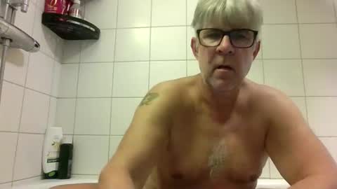Snapshot of baggelina75 chatting on October 15, 6:42 pm baggelina75 online show from October 15, 6:42 pm