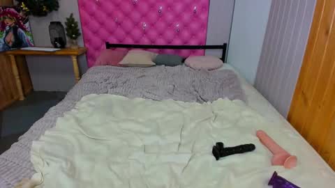 holly online show from February 18, 2:06 pm