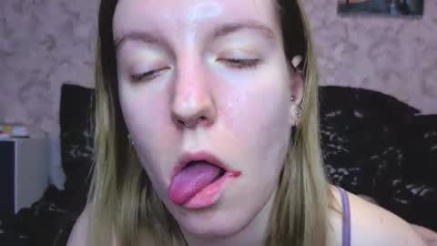 holly online show from December 5, 4:05 pm