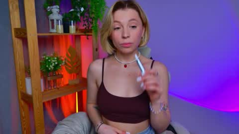 Elly online show from March 9, 4:06 am