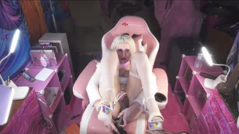 Bambi Bubbles online show from January 31, 1:23 pm