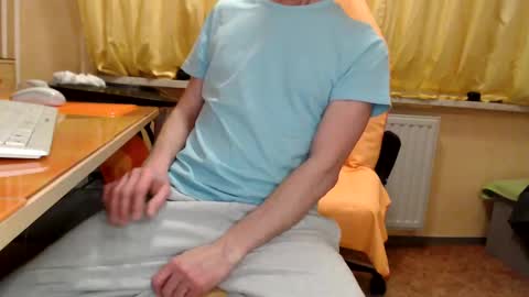Snapshot of banschie chatting on February 23, 11:25 pm online show from February 23, 11:25 pm