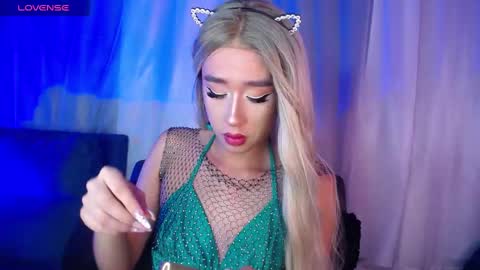 Snapshot of barbie_boy_ chatting on February 6, 8:39 am I work from home this is my room 3 online show from February 6, 8:39 am