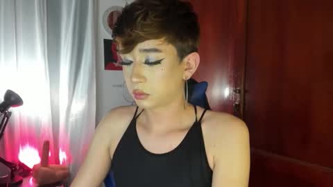 Snapshot of barbie_boy_ chatting on September 24, 5:14 am I work from home this is my room 3 online show from September 24, 5:14 am