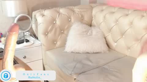 Snapshot of barbiefox_ chatting on October 9, 1:00 am barbiefox_ online show from October 9, 1:00 am