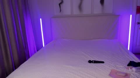  Emma online show from April 12, 7:51 pm