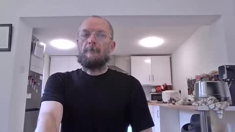 Snapshot of basiccamguy chatting on October 14, 9:23 am basiccamguy online show from October 14, 9:23 am