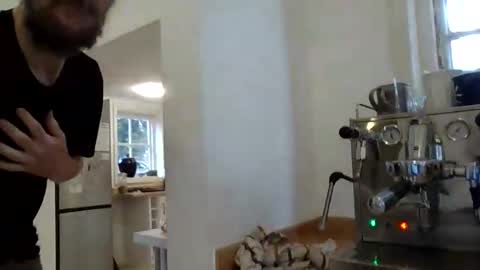 Snapshot of basiccamguy chatting on October 15, 9:32 am basiccamguy online show from October 15, 9:32 am