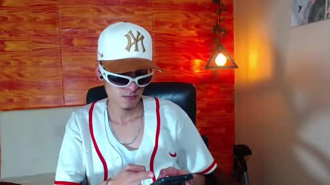 Snapshot of bastiaan_28 chatting on February 20, 2:40 am Bastian online show from February 20, 2:40 am
