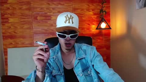 Snapshot of bastiaan_28 chatting on February 19, 6:11 am Bastian online show from February 19, 6:11 am