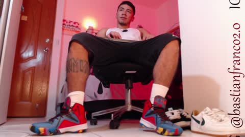 Snapshot of bastian_franco01 chatting on December 17, 3:50 am Bastian Independent Model online show from December 17, 3:50 am