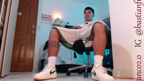 Snapshot of bastian_franco01 chatting on December 19, 4:34 am Bastian Independent Model online show from December 19, 4:34 am