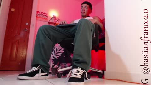 Snapshot of bastian_franco01 chatting on December 10, 12:28 am Bastian Independent Model online show from December 10, 12:28 am