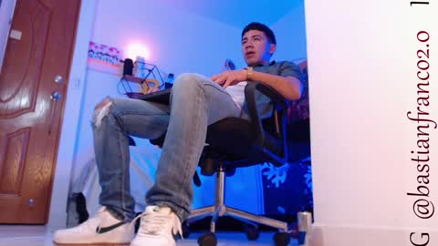Snapshot of bastian_franco01 chatting on December 21, 5:36 am Bastian Independent Model online show from December 21, 5:36 am