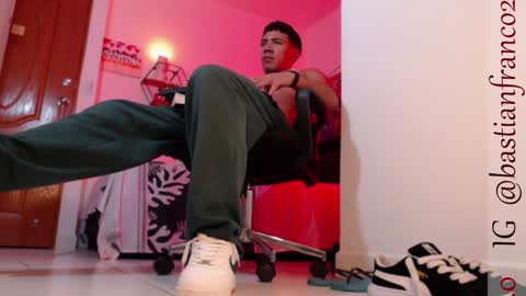 Snapshot of bastian_franco01 chatting on December 3, 7:49 am Bastian Independent Model online show from December 3, 7:49 am