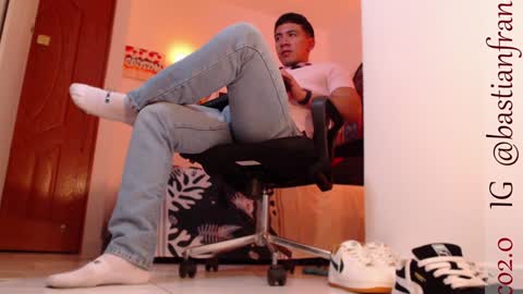 Snapshot of bastian_franco01 chatting on December 2, 7:08 am Bastian Independent Model online show from December 2, 7:08 am