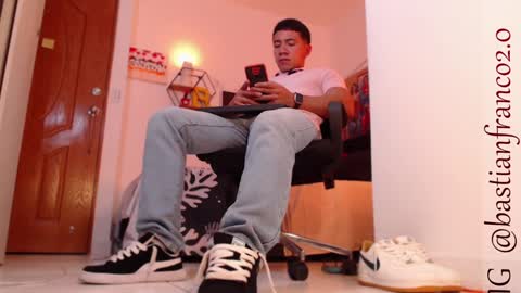 Snapshot of bastian_franco01 chatting on December 2, 4:02 am Bastian Independent Model online show from December 2, 4:02 am