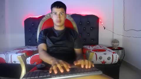 Snapshot of bastian_jonnes chatting on October 18, 4:49 am Bastian online show from October 18, 4:49 am