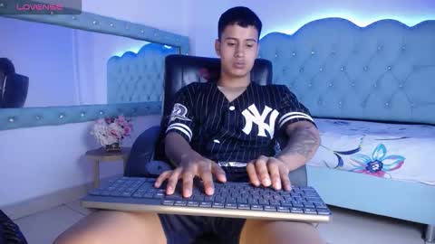 Snapshot of bastian_jonnes chatting on October 19, 4:50 am Bastian online show from October 19, 4:50 am