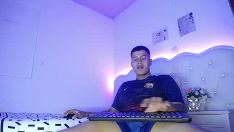 Snapshot of bastian_jonnes chatting on September 20, 8:23 pm Bastian online show from September 20, 8:23 pm