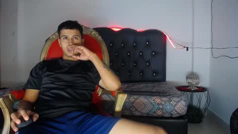 Snapshot of bastian_jonnes chatting on October 21, 4:06 am Bastian online show from October 21, 4:06 am