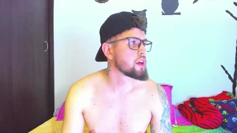 bastianwatson10 online show from November 11, 6:32 pm