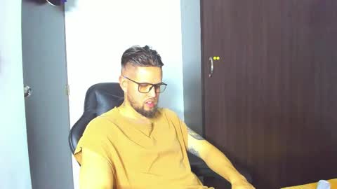 bastianwatson10 online show from November 7, 6:43 pm