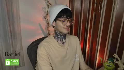 Snapshot of bastiel_ chatting on October 22, 11:50 pm Bastiel online show from October 22, 11:50 pm