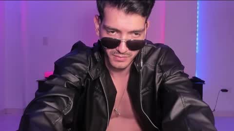 Snapshot of bbbeachboy chatting on February 6, 12:54 am Valentino online show from February 6, 12:54 am