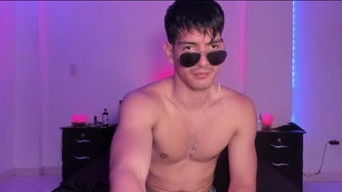 Snapshot of bbbeachboy chatting on February 7, 9:15 pm Valentino online show from February 7, 9:15 pm