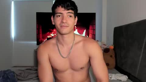 Snapshot of bbbeachboy chatting on October 17, 10:25 pm Valentino online show from October 17, 10:25 pm