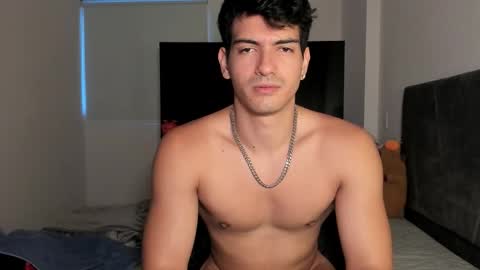 Snapshot of bbbeachboy chatting on October 18, 10:47 pm Valentino online show from October 18, 10:47 pm