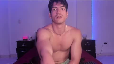 Snapshot of bbbeachboy chatting on March 6, 9:53 pm Valentino online show from March 6, 9:53 pm