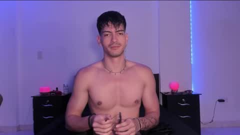 Snapshot of bbbeachboy chatting on January 29, 9:07 pm Valentino online show from January 29, 9:07 pm