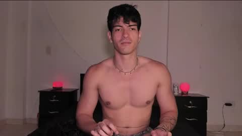 Snapshot of bbbeachboy chatting on March 12, 9:35 pm Valentino online show from March 12, 9:35 pm