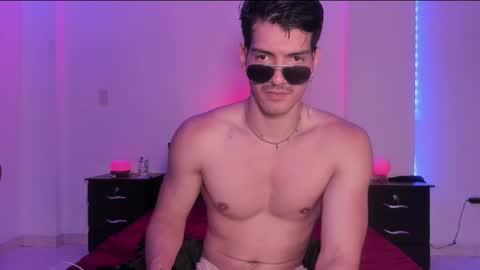 Snapshot of bbbeachboy chatting on February 21, 9:22 pm Valentino online show from February 21, 9:22 pm