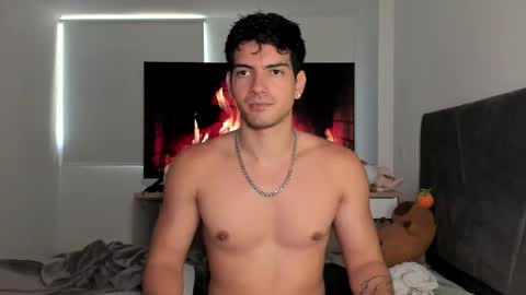 Snapshot of bbbeachboy chatting on October 16, 10:19 pm Valentino online show from October 16, 10:19 pm