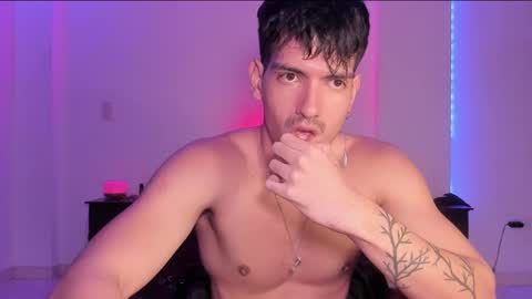 Snapshot of bbbeachboy chatting on February 8, 3:19 am Valentino online show from February 8, 3:19 am