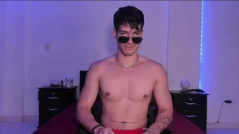 Snapshot of bbbeachboy chatting on February 17, 9:32 pm Valentino online show from February 17, 9:32 pm