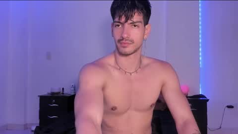 Snapshot of bbbeachboy chatting on February 12, 9:11 pm Valentino online show from February 12, 9:11 pm