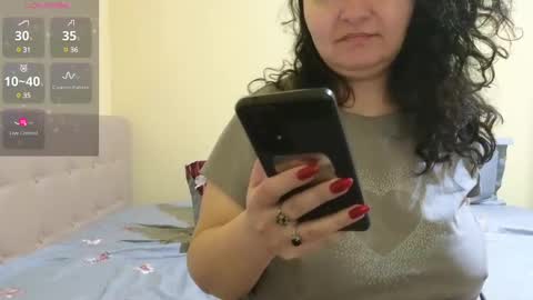 Snapshot of bbw_milf_4u chatting on February 26, 6:40 am Emma online show from February 26, 6:40 am