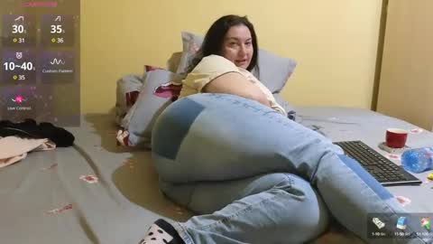 Snapshot of bbw_milf_4u chatting on March 3, 12:06 pm Emma online show from March 3, 12:06 pm