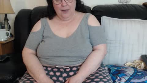 Julie online show from December 3, 4:18 pm