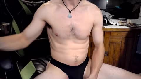 bchillin28 online show from December 14, 2:40 am