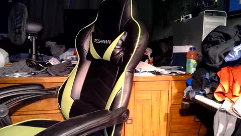 bchillin28 online show from November 5, 6:26 am