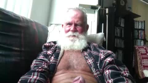 beardbushy online show from October 12, 5:59 pm