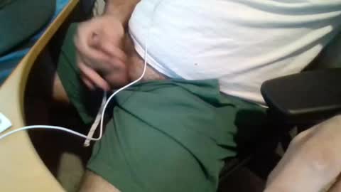 Snapshot of bearyuncut chatting on October 2, 7:34 pm bearyuncut online show from October 2, 7:34 pm