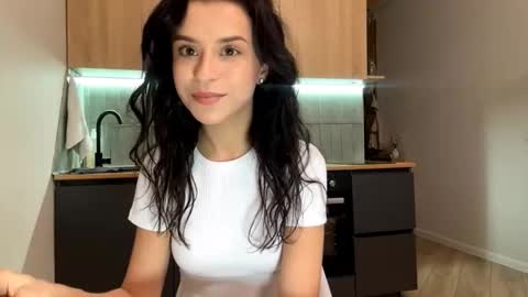 Snapshot of beatriceesmond chatting on October 11, 8:45 pm Katie online show from October 11, 8:45 pm