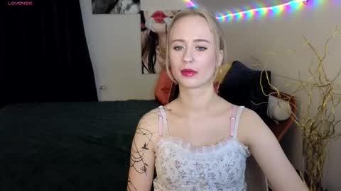 Snapshot of beauty_sashaxx chatting on October 9, 6:24 pm beauty Sasha online show from October 9, 6:24 pm