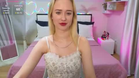 Snapshot of beauty_sashaxx chatting on February 21, 6:59 pm beauty Sasha online show from February 21, 6:59 pm